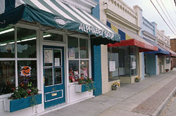 Early 20th-century commercial buildings in Franklin. Photo credit: Virginia Main Street
